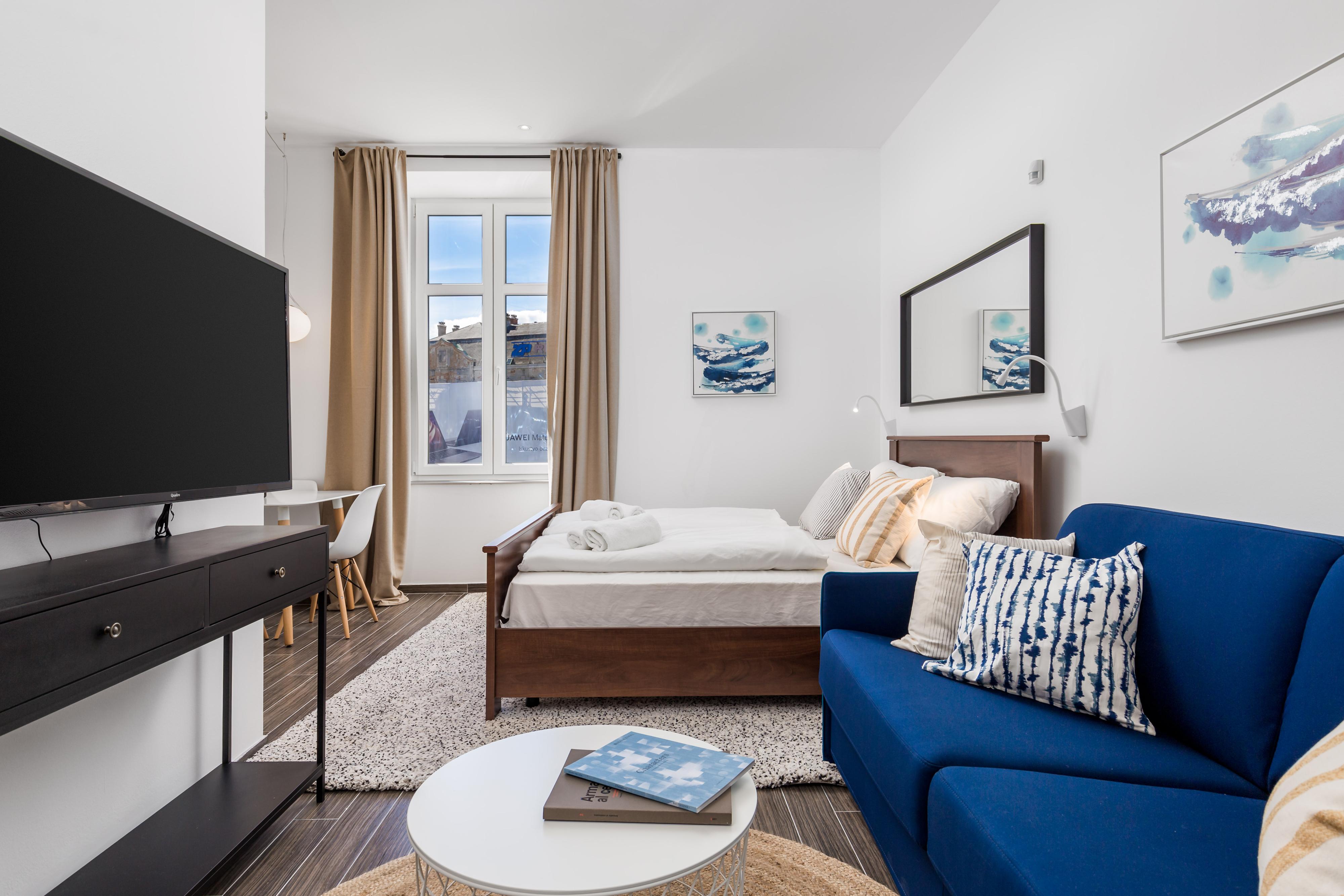 Lorem ipsum, dolor sit amet consectetur adipisicing elit. Enim ipsam expedita voluptas quaerat natus labore, sapiente deserunt et accusamus amet asperiores nesciunt non exercitationem. Culpa nam facilis consequuntur laborum eum.