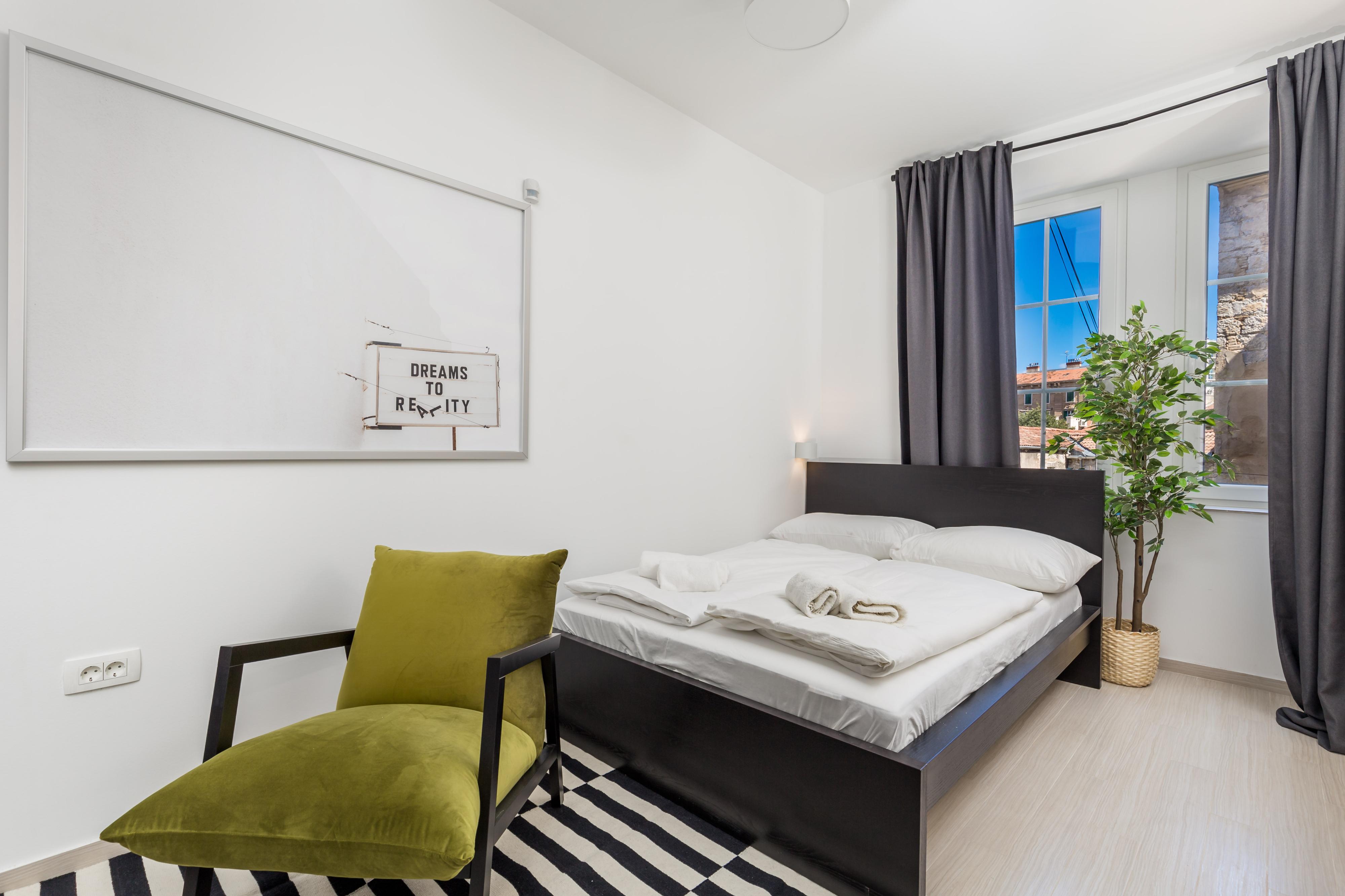 Lorem ipsum, dolor sit amet consectetur adipisicing elit. Enim ipsam expedita voluptas quaerat natus labore, sapiente deserunt et accusamus amet asperiores nesciunt non exercitationem. Culpa nam facilis consequuntur laborum eum.