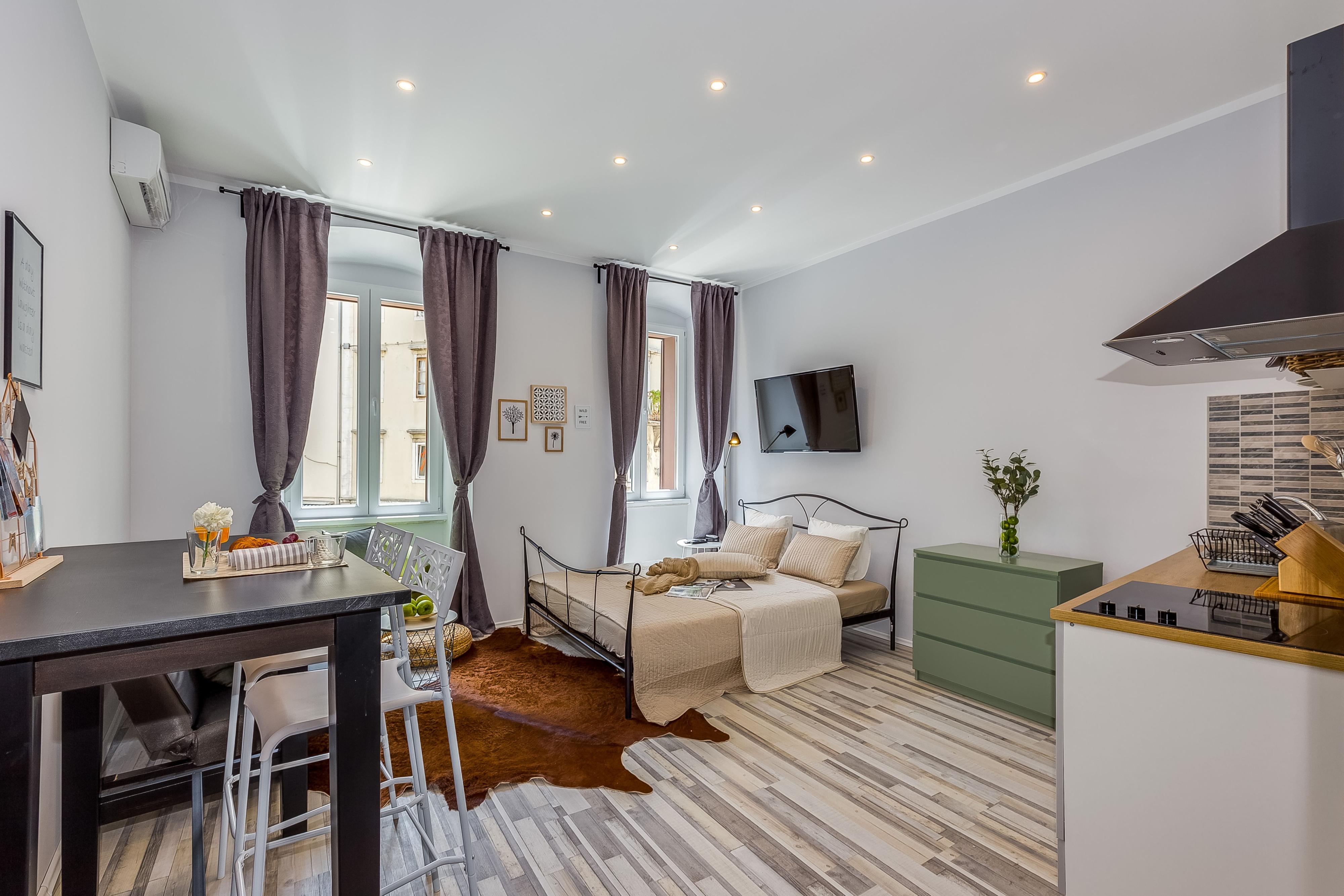 Lorem ipsum, dolor sit amet consectetur adipisicing elit. Enim ipsam expedita voluptas quaerat natus labore, sapiente deserunt et accusamus amet asperiores nesciunt non exercitationem. Culpa nam facilis consequuntur laborum eum.