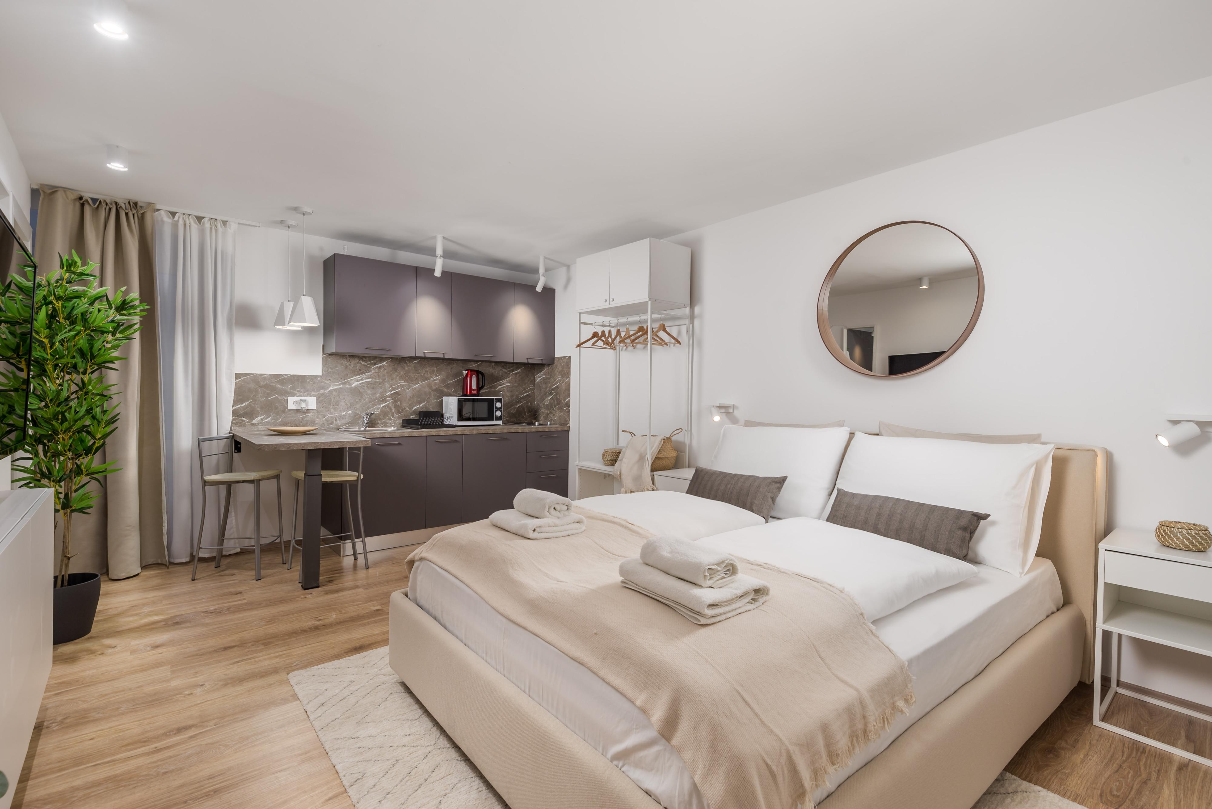 Lorem ipsum, dolor sit amet consectetur adipisicing elit. Enim ipsam expedita voluptas quaerat natus labore, sapiente deserunt et accusamus amet asperiores nesciunt non exercitationem. Culpa nam facilis consequuntur laborum eum.