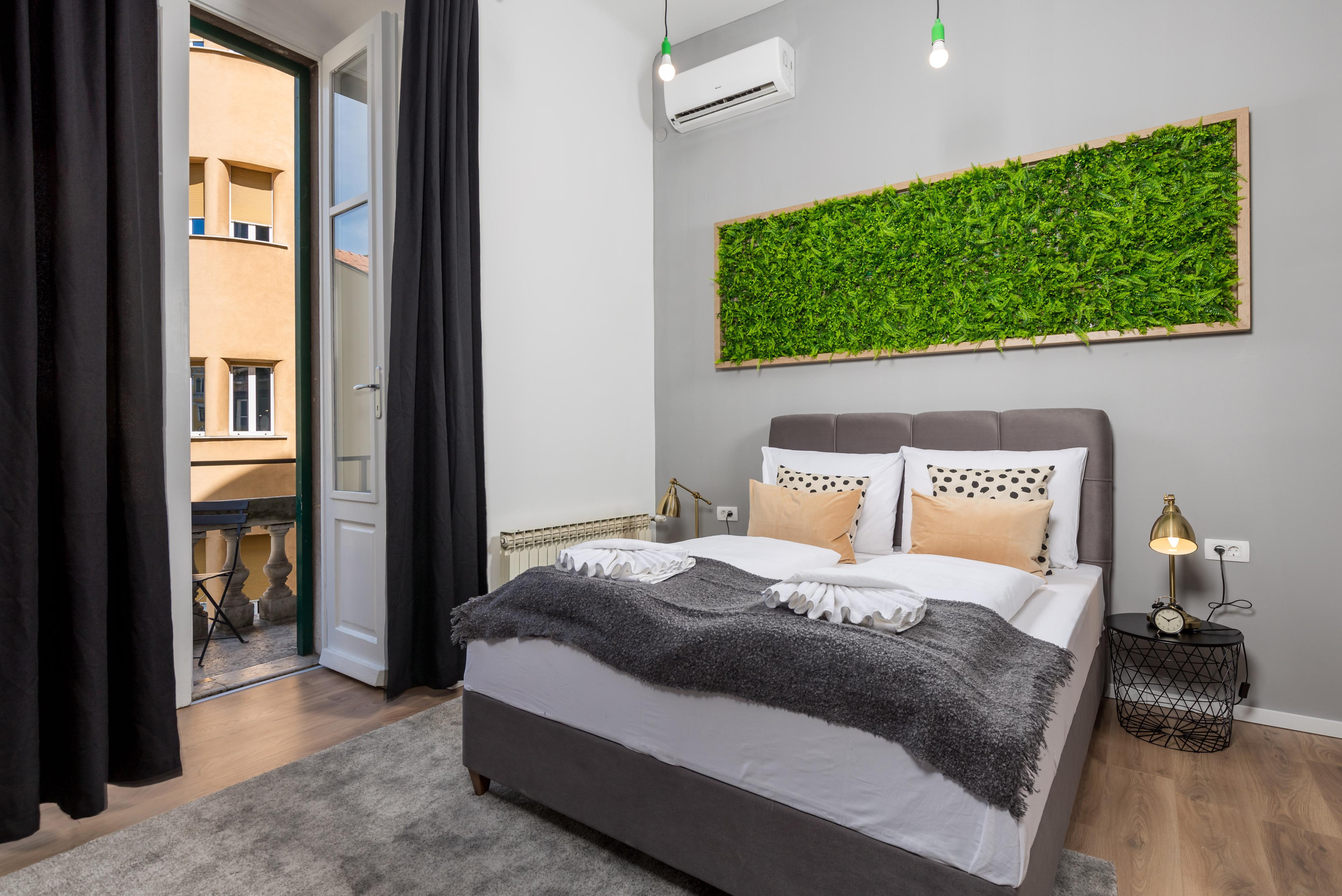 Lorem ipsum, dolor sit amet consectetur adipisicing elit. Enim ipsam expedita voluptas quaerat natus labore, sapiente deserunt et accusamus amet asperiores nesciunt non exercitationem. Culpa nam facilis consequuntur laborum eum.