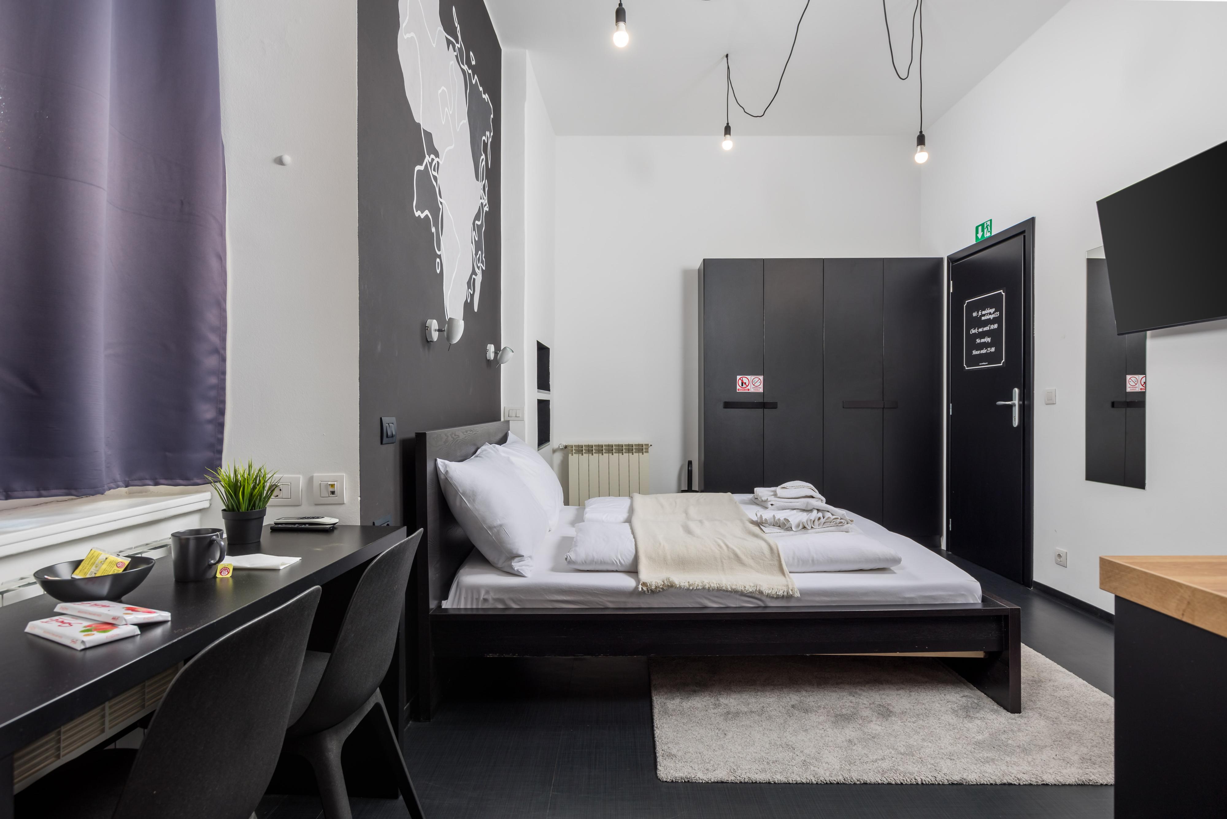 Lorem ipsum, dolor sit amet consectetur adipisicing elit. Enim ipsam expedita voluptas quaerat natus labore, sapiente deserunt et accusamus amet asperiores nesciunt non exercitationem. Culpa nam facilis consequuntur laborum eum.